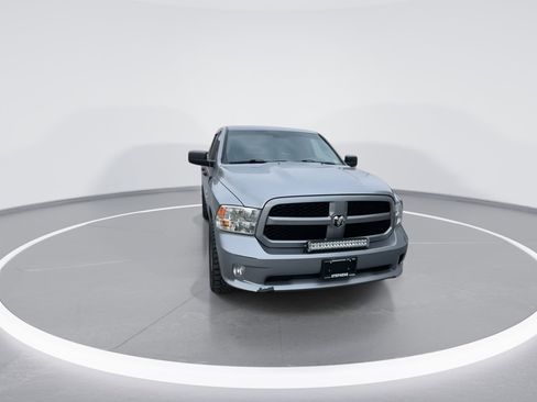 Used 2019 RAM 1500 Express w/ Express Value Package AWD/4WD image 3