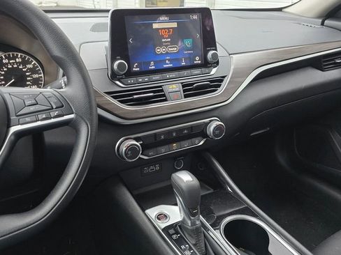 Used 2024 Nissan Altima 2.5 SV image 29