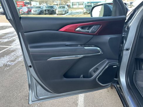 Used 2024 Chevrolet Traverse RS image 16