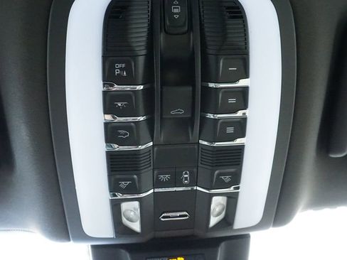 Used 2017 Porsche Macan S image 36