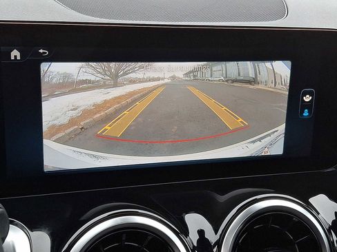 Used 2026 Mercedes-Benz GLB 250 4MATIC image 15