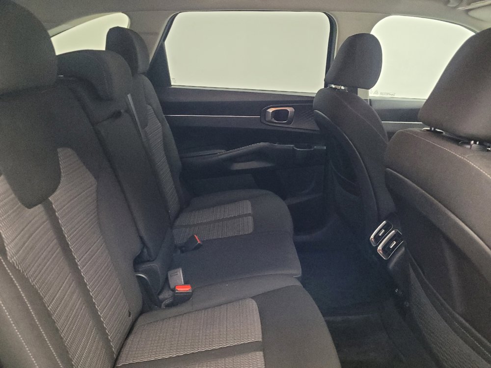 Used 2023 Kia Sorento LX FWD image 19