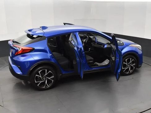 Used 2021 Toyota C-HR XLE FWD image 6