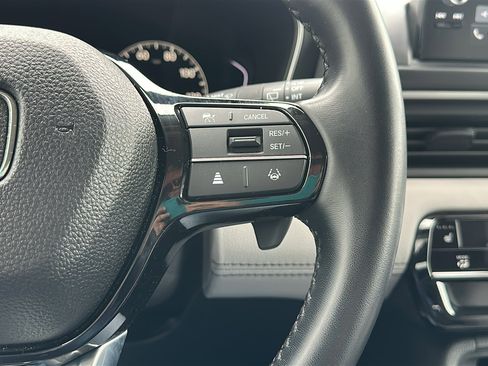 Used 2025 Honda Pilot EX-L image 16
