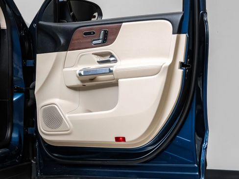 Used 2023 Mercedes-Benz GLB 250 GLB 250 w/ Premium Package image 45