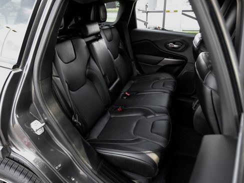 Used 2022 Jeep Cherokee Limited image 46