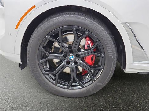 Certified 2024 BMW X7 xDrive40i w/ Premium Package image 28