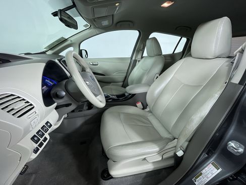 Used 2015 Nissan Leaf SV w/ LED & Quick Charge Package image 15