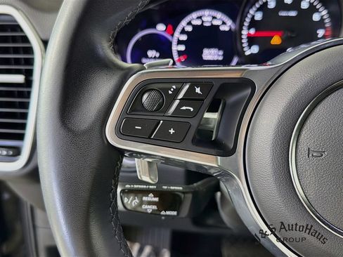 Used 2023 Porsche Cayenne AWD/4WD image 13