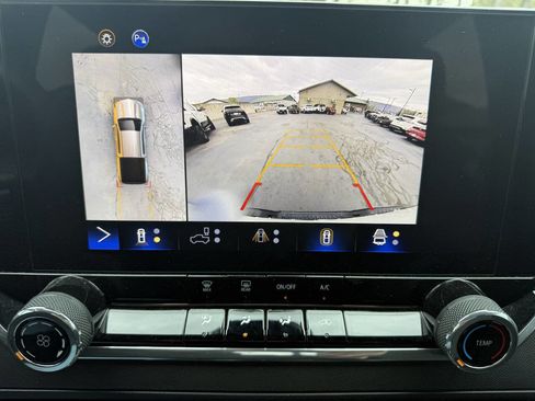 Used 2024 Chevrolet Colorado Trail Boss w/ Technology Package image 21