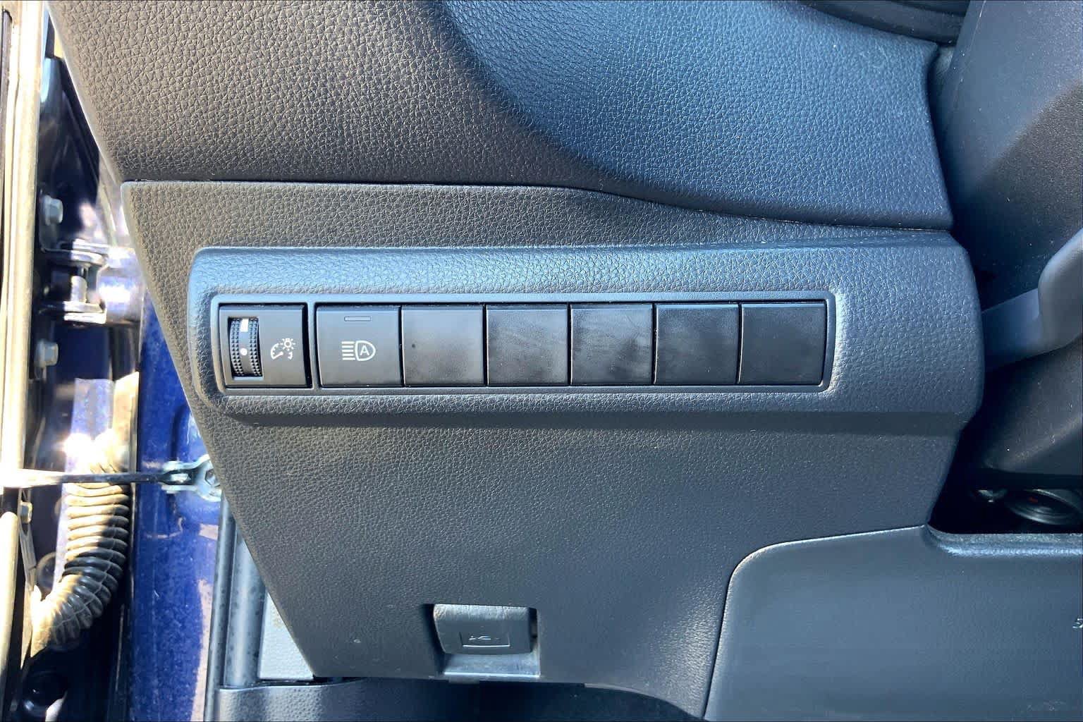 Used 2024 Toyota Corolla LE FWD image 33