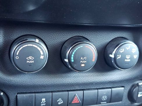 Used 2013 Jeep Wrangler Unlimited Sahara AWD/4WD image 13