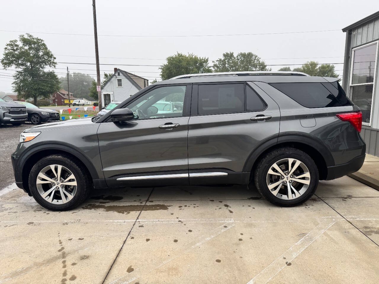 Used 2020 Ford Explorer Platinum w/ Premium Technology Package AWD/4WD image 4