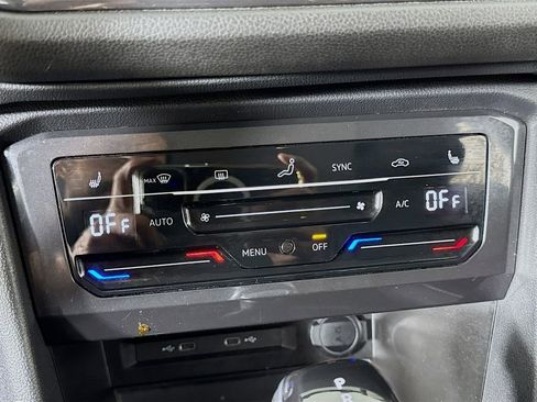 Used 2024 Volkswagen Tiguan SE image 17