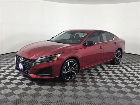 Used 2024 Nissan Altima 2.5 SR w/ SR Premium Package image 9