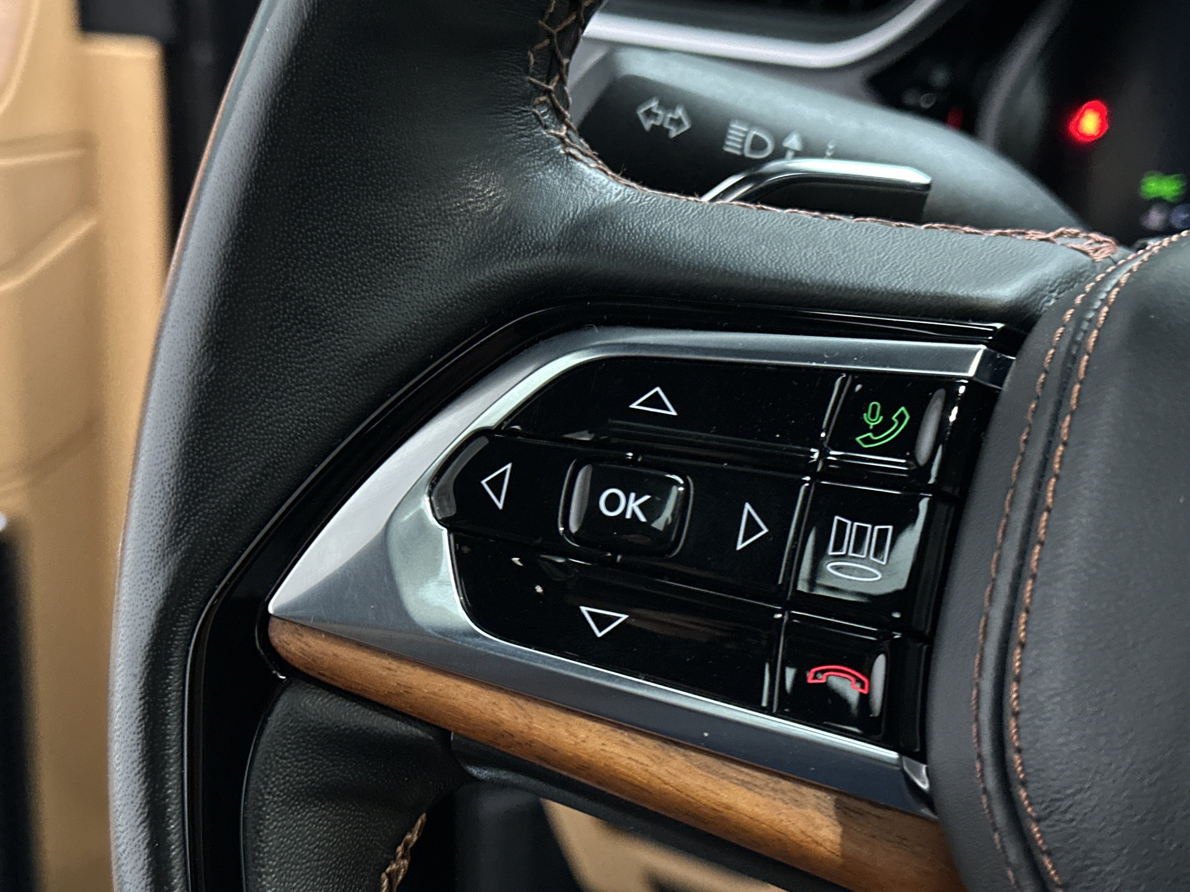Used 2022 Jeep Grand Cherokee Summit AWD/4WD image 32