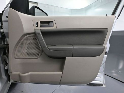 Used 2011 Ford Focus SE w/ 201A Rapid Spec Order Code image 39