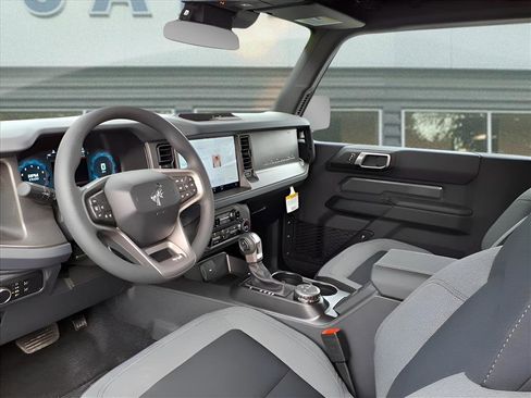 New 2025 Ford Bronco 2-Door image 11