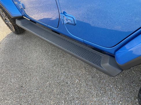 Used 2024 Jeep Wrangler Sahara w/ Safety Group image 33