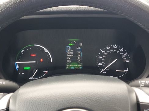 Certified 2024 Toyota Sienna XLE image 25