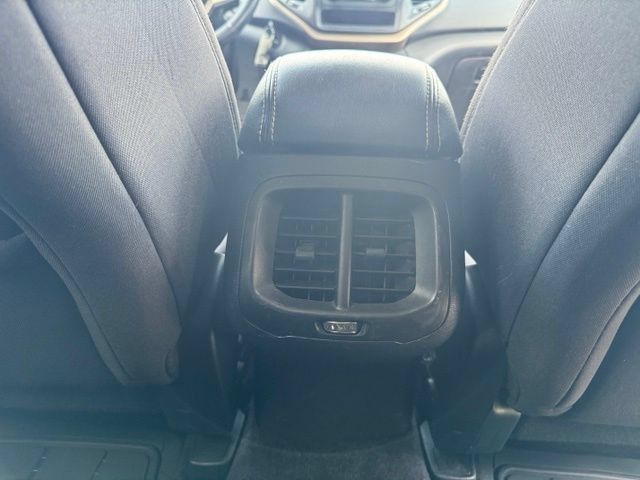 Used 2017 Jeep Cherokee Sport FWD image 16