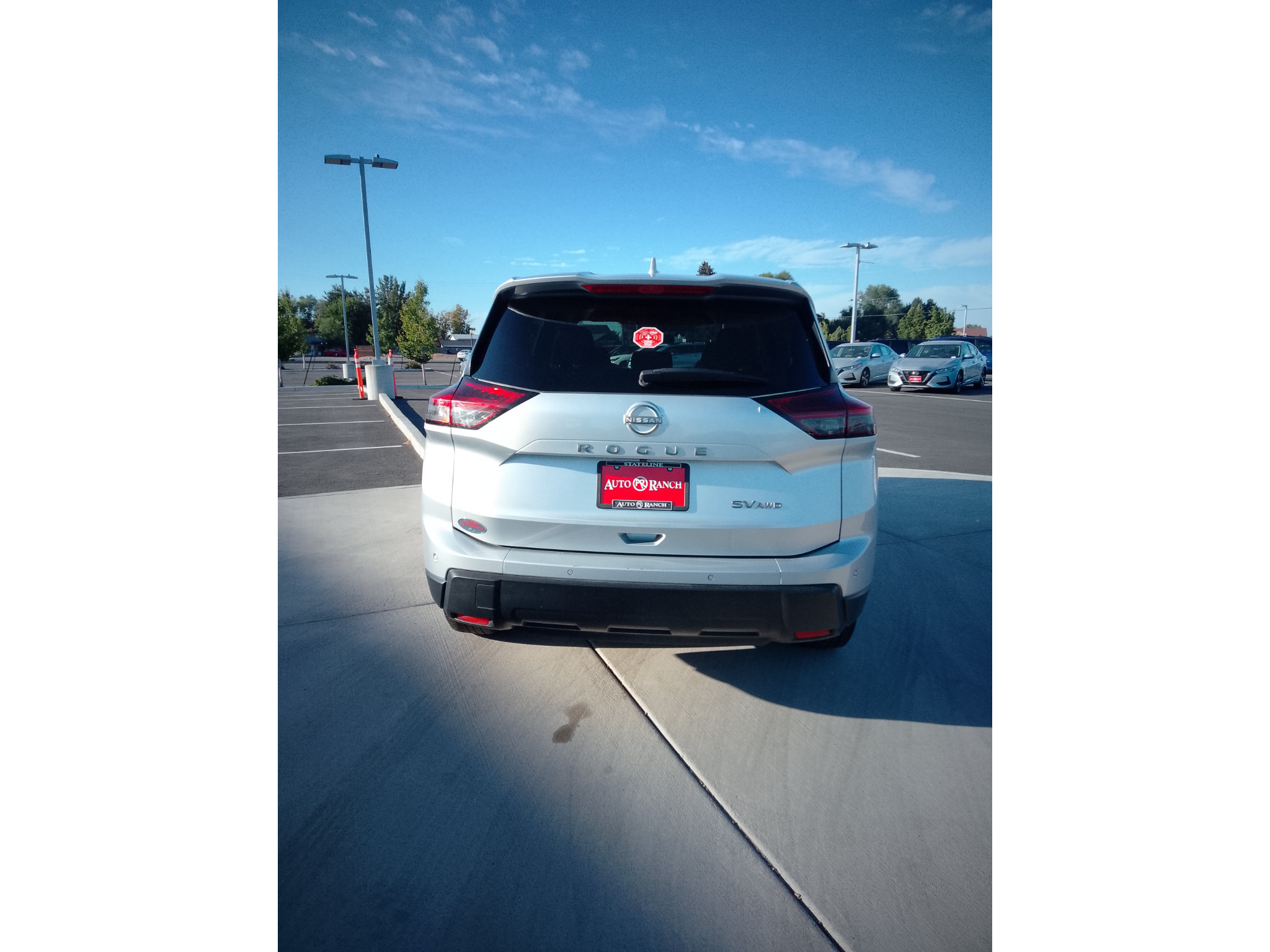 Used 2024 Nissan Rogue SV AWD/4WD image 3