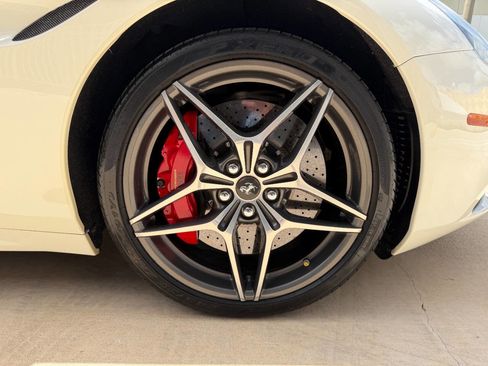 Used 2015 Ferrari California T RWD image 13