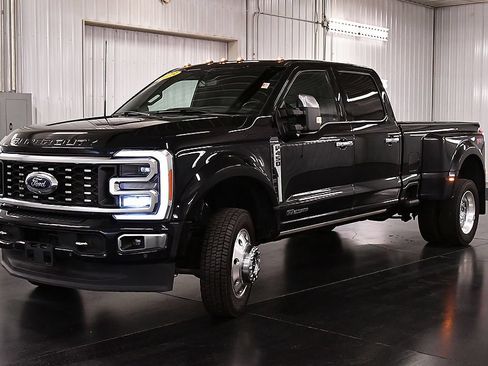 Used 2023 Ford F450 Platinum w/ FX4 Off-Road Package AWD/4WD image 3