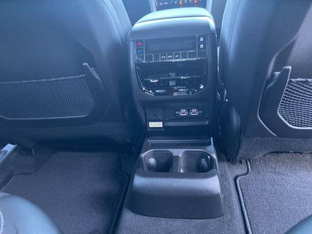 Used 2025 Jeep Grand Cherokee L Altitude AWD/4WD image 14