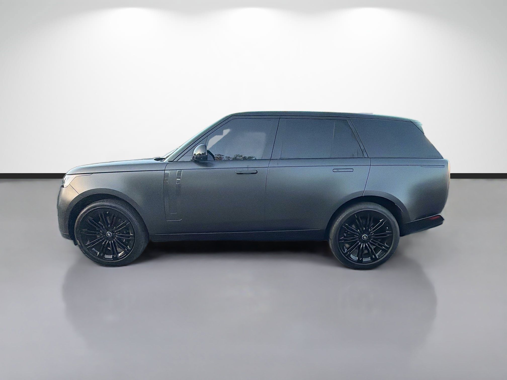 Used 2025 Land Rover Range Rover SE AWD/4WD image 2