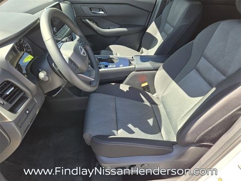 Used 2025 Nissan Rogue SV image 11