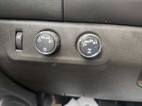 Used 2022 Chevrolet Colorado LT w/ Fleet Safety Package AWD/4WD image 19
