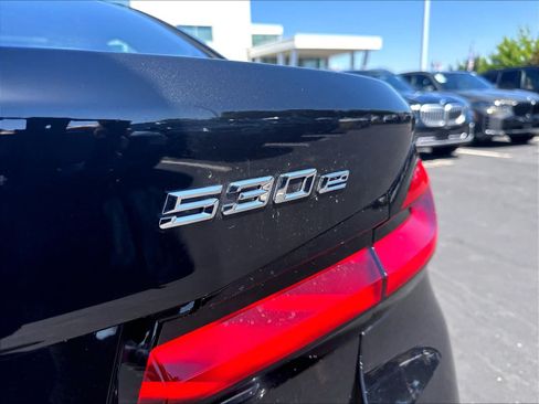 Used 2023 BMW 530e w/ Convenience Package RWD image 27