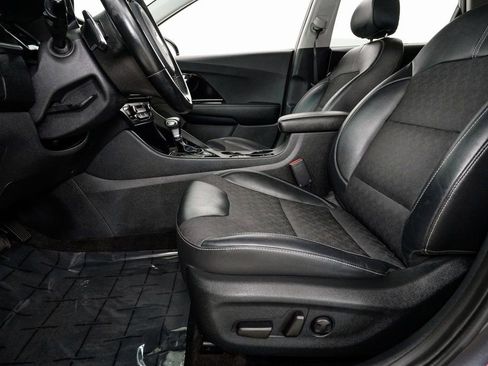 Used 2020 Kia Niro EX image 12