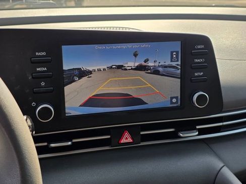 Used 2021 Hyundai Elantra SE FWD image 27