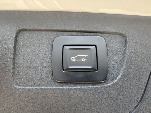 Used 2019 Buick Regal Essence w/ Driver Confidence Package I AWD/4WD image 28