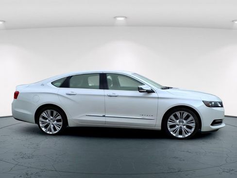 Used 2017 Chevrolet Impala Premier w/ Enhanced Convenience Package image 2