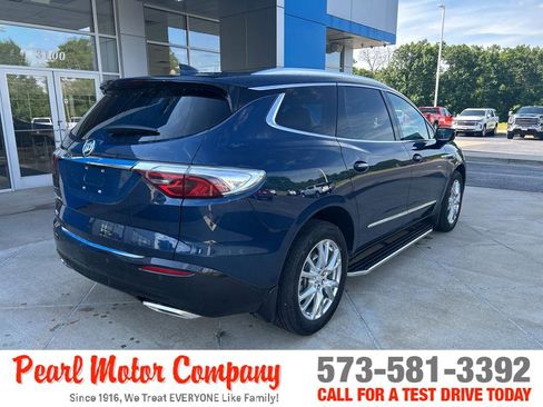 Used 2023 Buick Enclave Premium AWD/4WD image 4