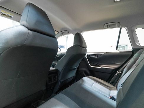 Used 2021 Toyota RAV4 XLE FWD image 14