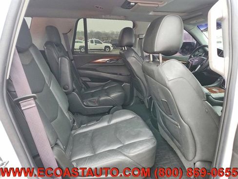 Used 2017 Cadillac Escalade Luxury image 11