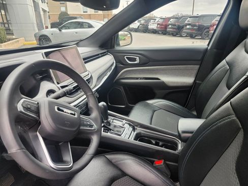 Used 2024 Jeep Compass Latitude image 19