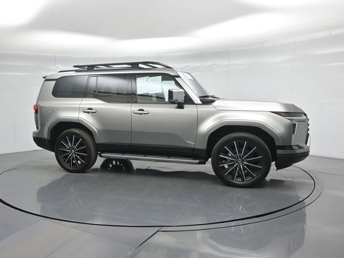 Used 2025 Lexus GX 550 w/ Accessory Package (2T) image 28