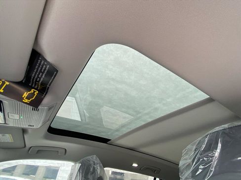 New 2026 Volkswagen Tiguan SE image 10