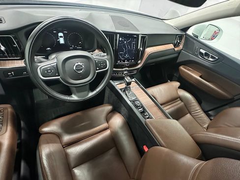 Used 2019 Volvo XC60 T5 Momentum w/ Multimedia Package AWD/4WD image 18
