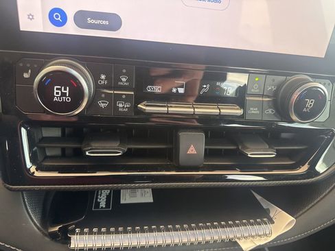 Used 2023 Toyota Highlander XSE image 18