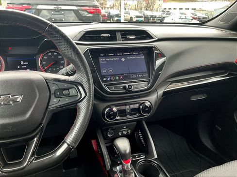 Used 2023 Chevrolet TrailBlazer RS w/ Technology Package image 18