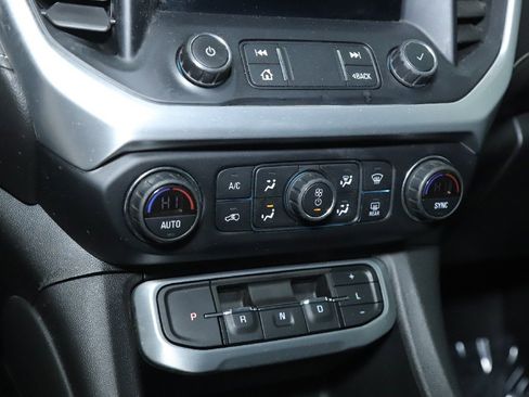 Used 2021 GMC Acadia SLT w/ Preferred Package image 26