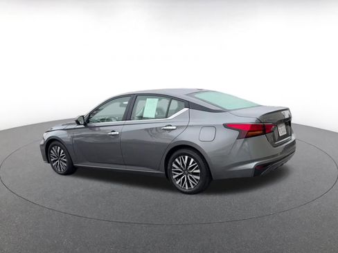 Used 2024 Nissan Altima 2.5 SV image 9