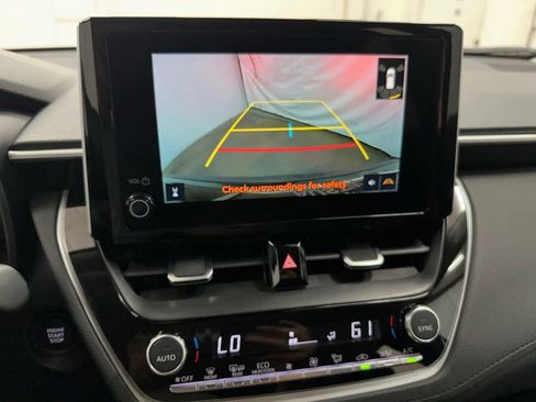 Used 2025 Toyota Corolla Cross XLE FWD image 19