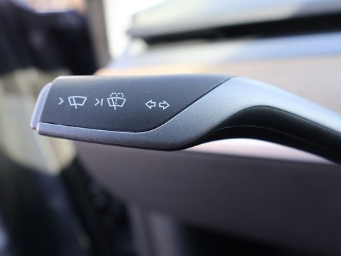 Used 2023 Tesla Model 3 Standard Range image 46